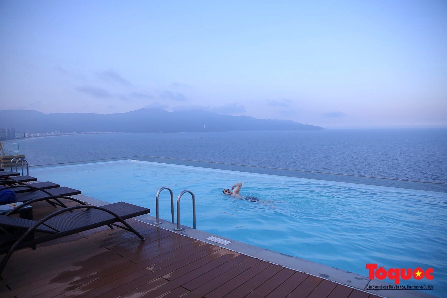 Khách sạn ven biển Đà Nẵng kín phòng dịp 30/4-1/5 Khách sạn ven biển Đà Nẵng kín phòng dịp 30/4-1/5