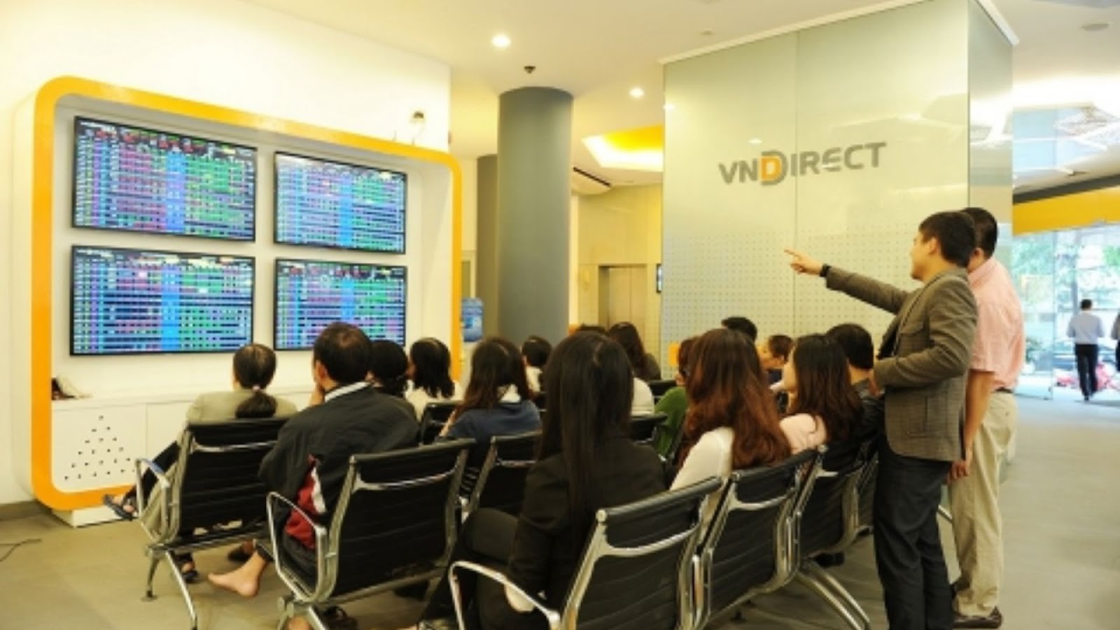 Chân dung ông Mai Hữu Đạt - Tân Tổng giám đốc tập đoàn nghìn tỷ sở hữu VNDirect Chân dung ông Mai Hữu Đạt - Tân Tổng giám đốc tập đoàn nghìn tỷ sở hữu VNDirect