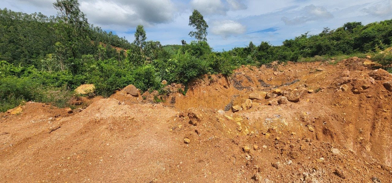 Phú Yên: Ai chịu trách nhiệm xử lý phục hồi môi trường sau nạn khai thác đất trái phép? Phú Yên: Ai chịu trách nhiệm xử lý phục hồi môi trường sau nạn khai thác đất trái phép?