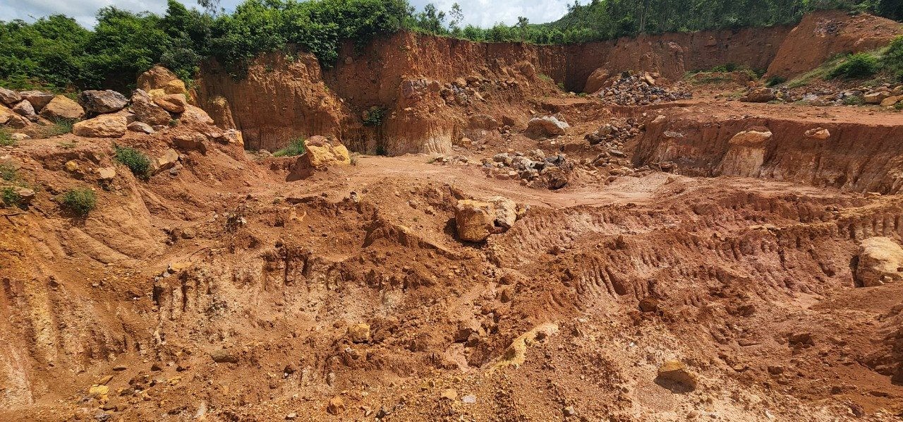 Phú Yên: Ai chịu trách nhiệm xử lý phục hồi môi trường sau nạn khai thác đất trái phép? Phú Yên: Ai chịu trách nhiệm xử lý phục hồi môi trường sau nạn khai thác đất trái phép?