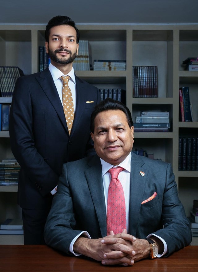 Từ đôi giày chưa tới 10 USD đến tỷ phú mới nhất của Ấn Độ - bài học thành công của ông chủ hãng giày vượt mặt Nike và Adidas Từ đôi giày chưa tới 10 USD đến tỷ phú mới nhất của Ấn Độ - bài học thành công của ông chủ hãng giày vượt mặt Nike và Adidas