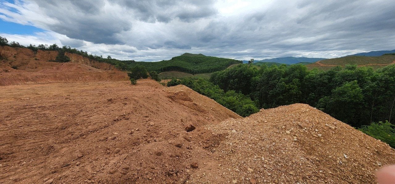 Vân Canh (Bình Định): Chưa được phép xây dựng Trại chăn nuôi heo đã khai thác đất san lấp mặt bằng