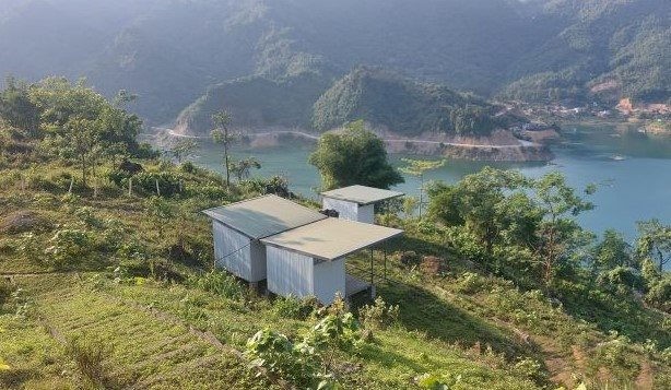 Đà Bắc – Hòa Bình: Buông lỏng quản lý, dân tùy tiện dựng nhà sát lòng hồ thủy điện? Đà Bắc – Hòa Bình: Buông lỏng quản lý, dân tùy tiện dựng nhà sát lòng hồ thủy điện?