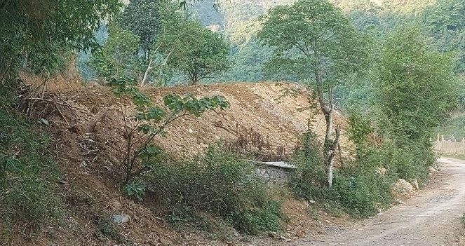 Đà Bắc – Hòa Bình: Buông lỏng quản lý, dân tùy tiện dựng nhà sát lòng hồ thủy điện? Đà Bắc – Hòa Bình: Buông lỏng quản lý, dân tùy tiện dựng nhà sát lòng hồ thủy điện?