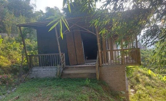 Đà Bắc – Hòa Bình: Buông lỏng quản lý, dân tùy tiện dựng nhà sát lòng hồ thủy điện? Đà Bắc – Hòa Bình: Buông lỏng quản lý, dân tùy tiện dựng nhà sát lòng hồ thủy điện?