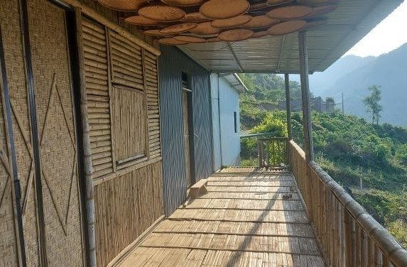 Đà Bắc – Hòa Bình: Buông lỏng quản lý, dân tùy tiện dựng nhà sát lòng hồ thủy điện? Đà Bắc – Hòa Bình: Buông lỏng quản lý, dân tùy tiện dựng nhà sát lòng hồ thủy điện?