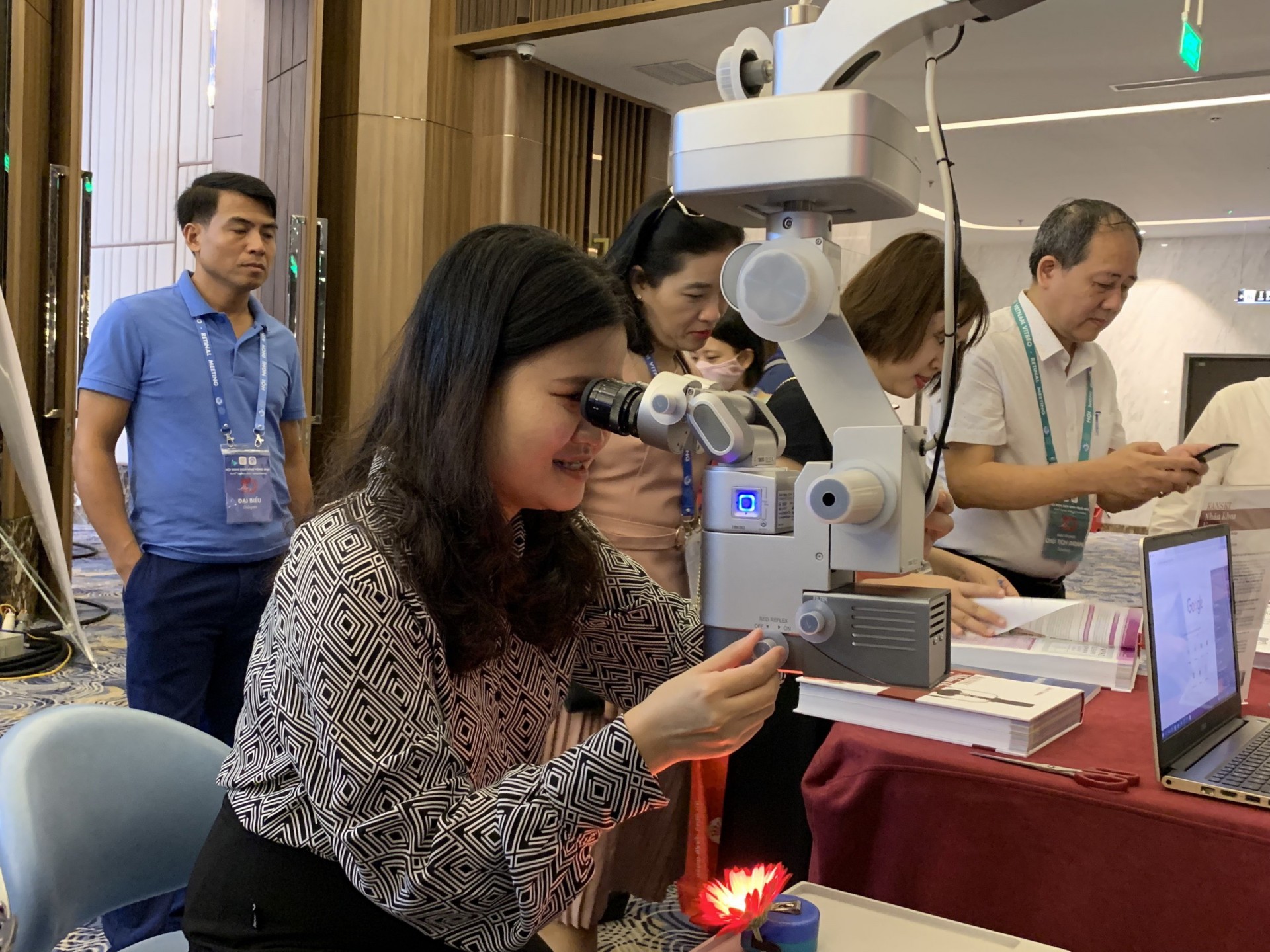 Hội nghị dịch kính võng mạc lần thứ 10