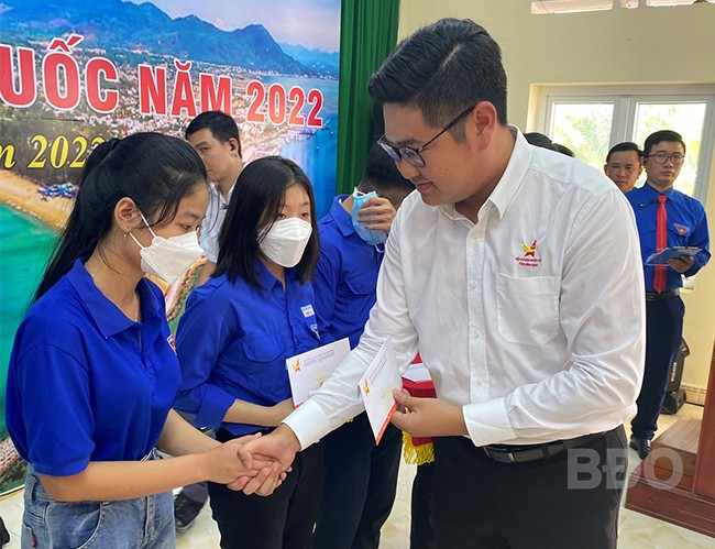 Doanh nhân 9X tích cực làm việc thiện