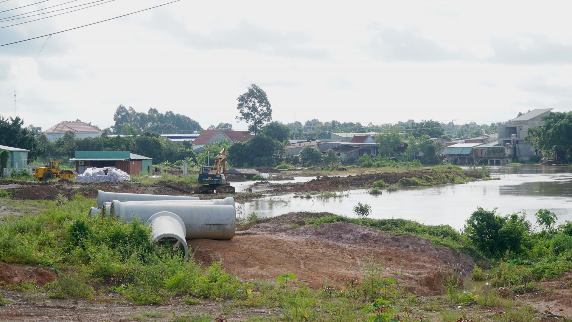 Tây Ninh: Đẩy nhanh tiến độ thi công dự án bờ kè chống sạt lở suối Cần Đăng