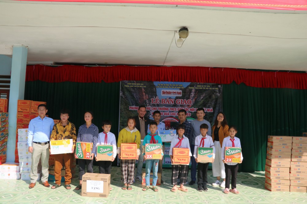 Sở hữu trí tuệ và Sáng tạo chắp cánh ước mơ mang con chữ về miền địa đầu Tổ Quốc Sở hữu trí tuệ và Sáng tạo chắp cánh ước mơ mang con chữ về miền địa đầu Tổ Quốc