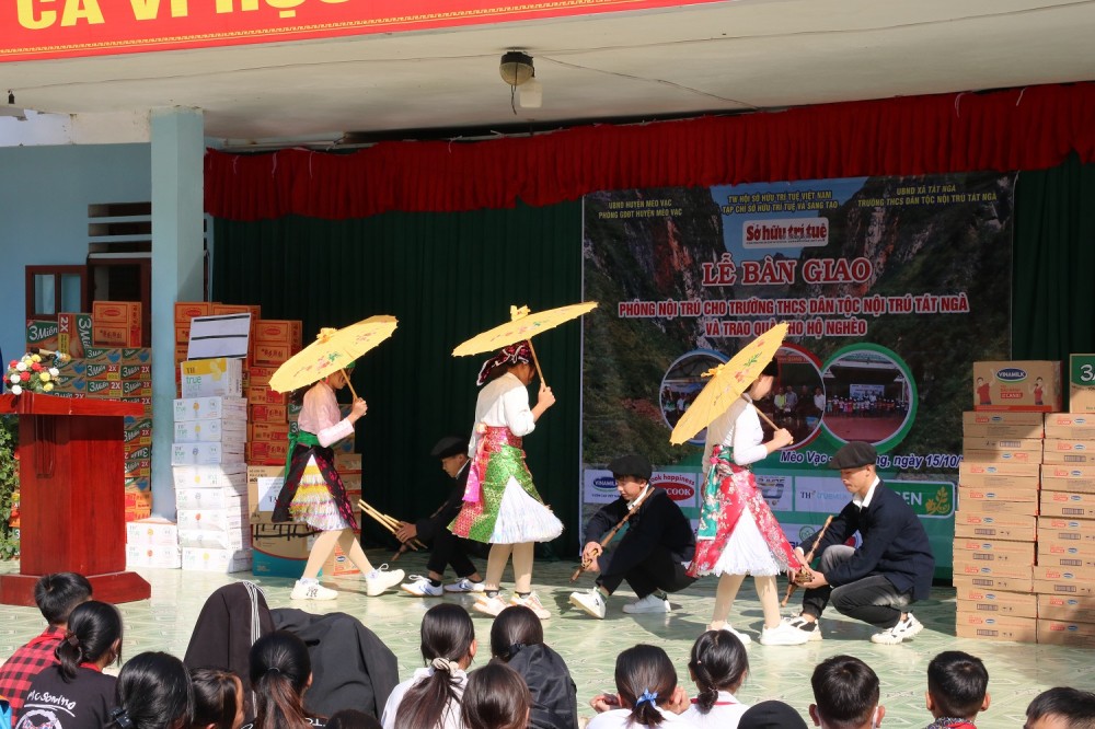 Sở hữu trí tuệ và Sáng tạo chắp cánh ước mơ mang con chữ về miền địa đầu Tổ Quốc Sở hữu trí tuệ và Sáng tạo chắp cánh ước mơ mang con chữ về miền địa đầu Tổ Quốc