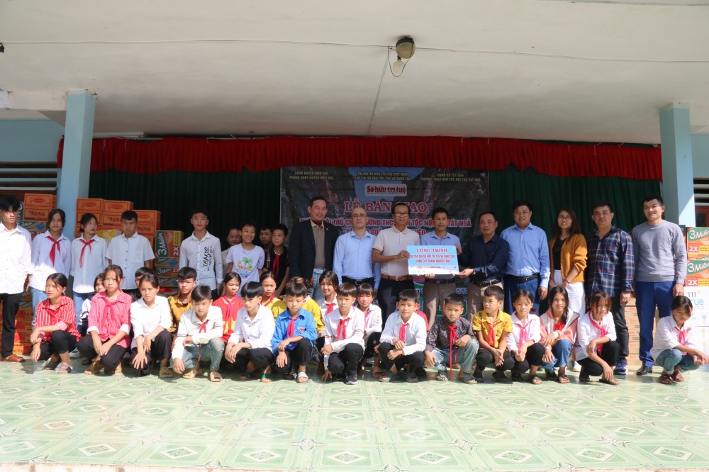 Sở hữu trí tuệ và Sáng tạo chắp cánh ước mơ mang con chữ về miền địa đầu Tổ Quốc Sở hữu trí tuệ và Sáng tạo chắp cánh ước mơ mang con chữ về miền địa đầu Tổ Quốc