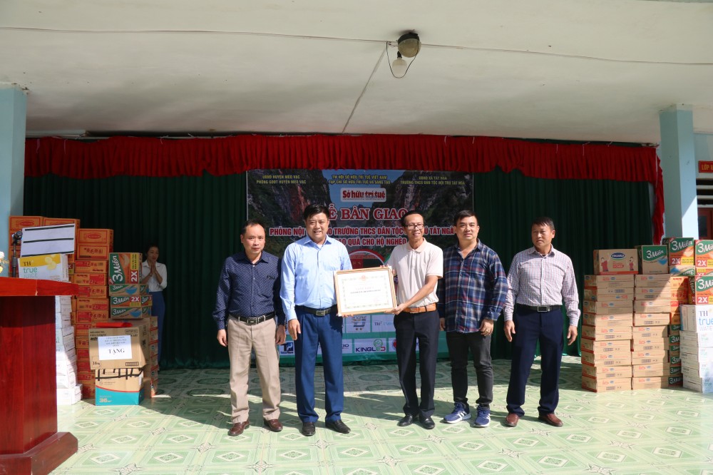 Sở hữu trí tuệ và Sáng tạo chắp cánh ước mơ mang con chữ về miền địa đầu Tổ Quốc Sở hữu trí tuệ và Sáng tạo chắp cánh ước mơ mang con chữ về miền địa đầu Tổ Quốc