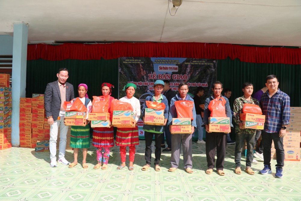 Sở hữu trí tuệ và Sáng tạo chắp cánh ước mơ mang con chữ về miền địa đầu Tổ Quốc Sở hữu trí tuệ và Sáng tạo chắp cánh ước mơ mang con chữ về miền địa đầu Tổ Quốc