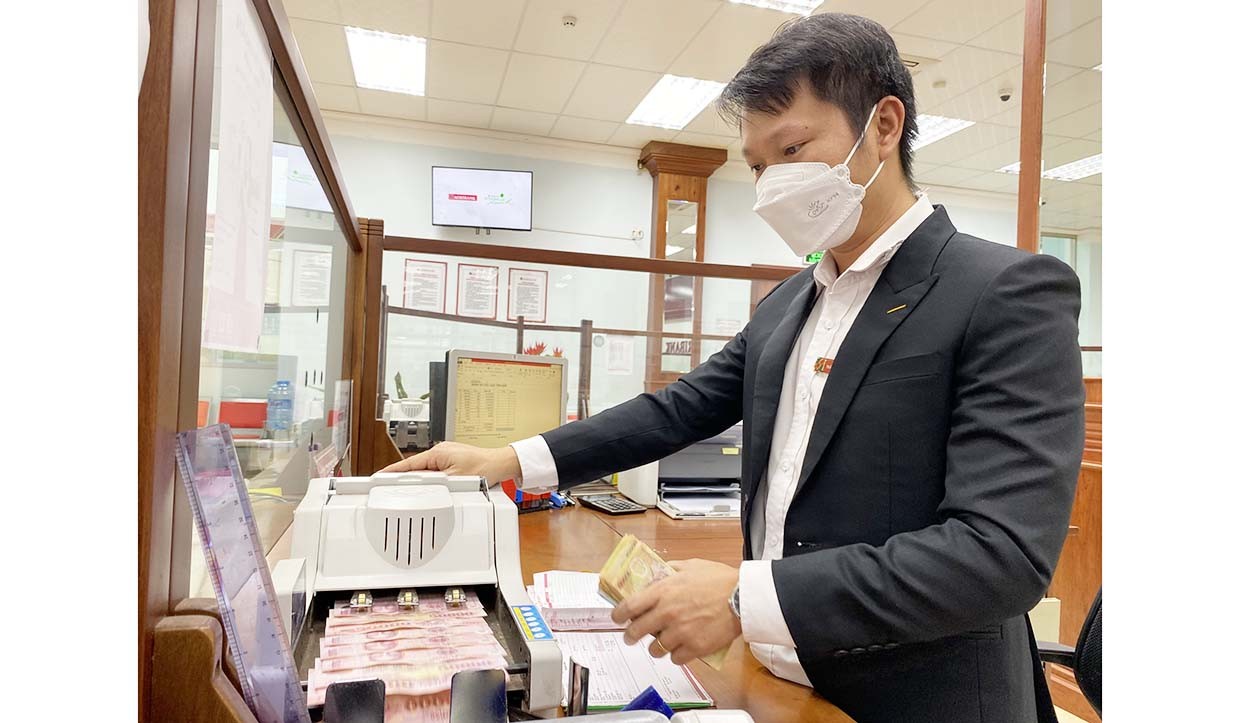 Hạn mức tín dụng không còn nhiều khiến các ngân hàng gặp khó khăn trong điều tiết, cân đối nguồn vốn cho vay. Ảnh: Sơn Ca Hạn mức tín dụng không còn nhiều khiến các ngân hàng gặp khó khăn trong điều tiết, cân đối nguồn vốn cho vay. Ảnh: Sơn Ca