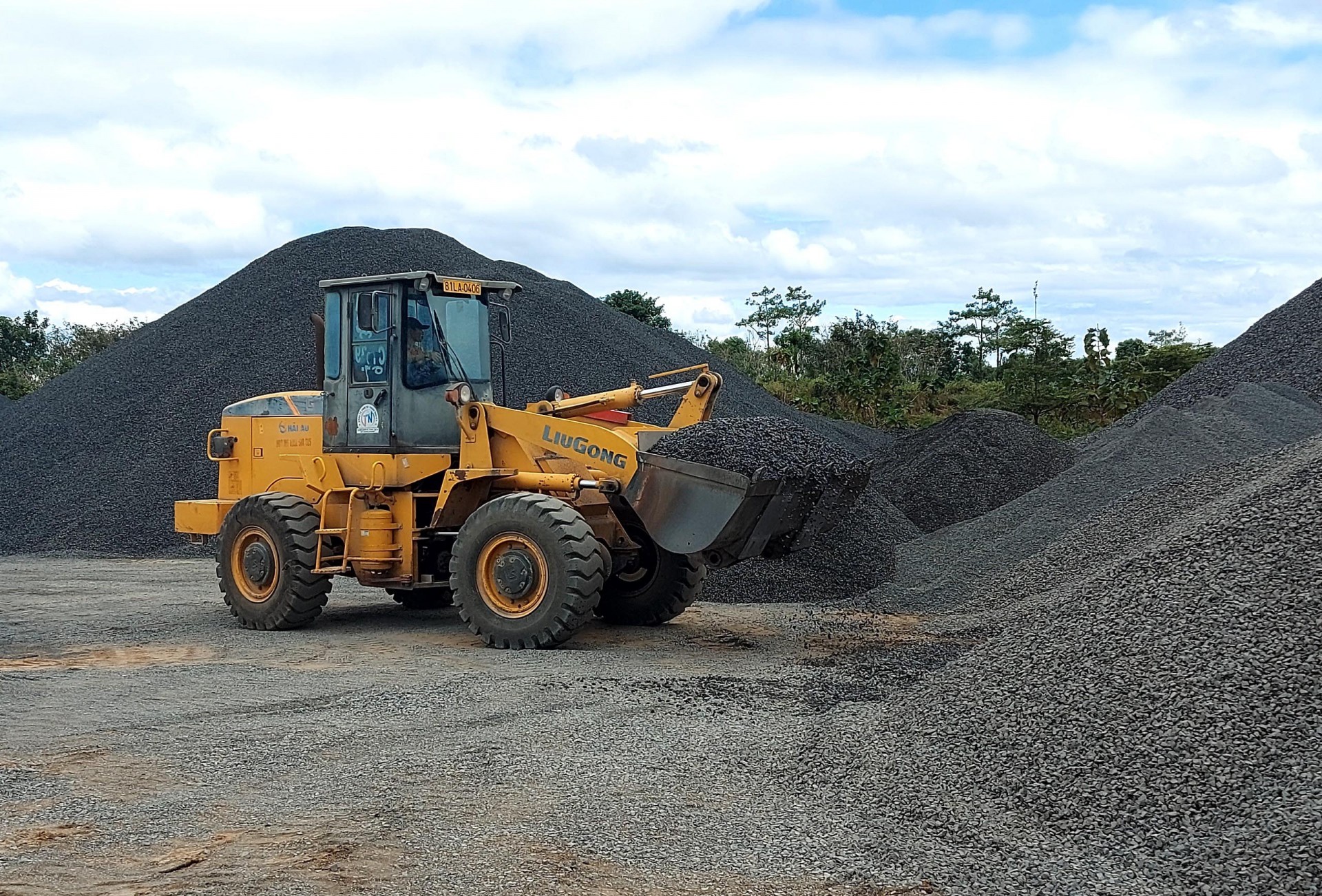 Hoạt động khai thác khoáng sản tại huyện Chư Pưh dần đi vào nền nếp. Ảnh: Thiên Di