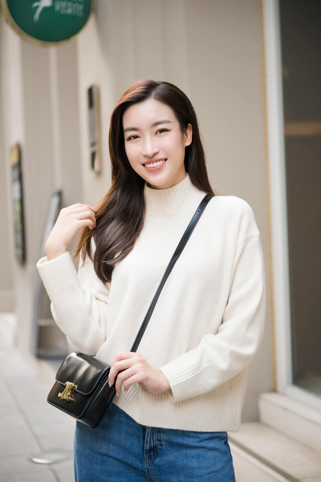 Đỗ Mỹ Linh nói gì trước hành động không mở cửa xe của chồng?