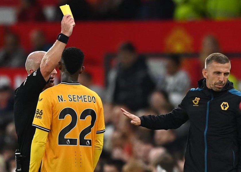 Trọng tài thừa nhận MU đáng bị thổi phạt đền trước Wolves