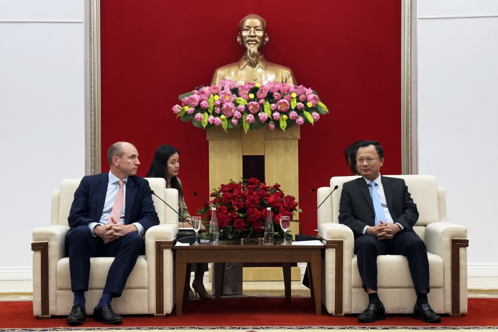 Quảng Ninh: Quyền Chủ tịch UBND tỉnh Cao Tường Huy tiếp nhà đầu tư trong lĩnh vực hàng không Quảng Ninh: Quyền Chủ tịch UBND tỉnh Cao Tường Huy tiếp nhà đầu tư trong lĩnh vực hàng không