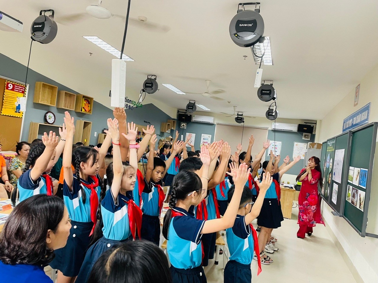 Hà Nội: Học sinh lớp 4 thích thú học kỹ năng sống thông qua môn học STEM