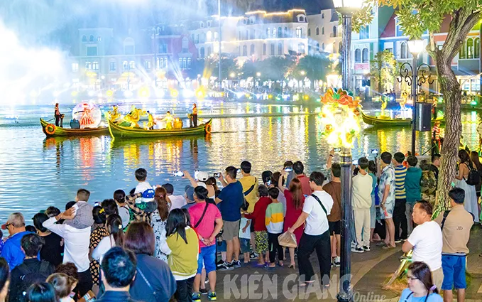 Hướng đến mục tiêu du lịch trở thành ngành kinh tế mũi nhọn