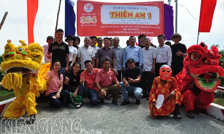 Giồng Riềng khởi công và khánh thành cầu nông thôn