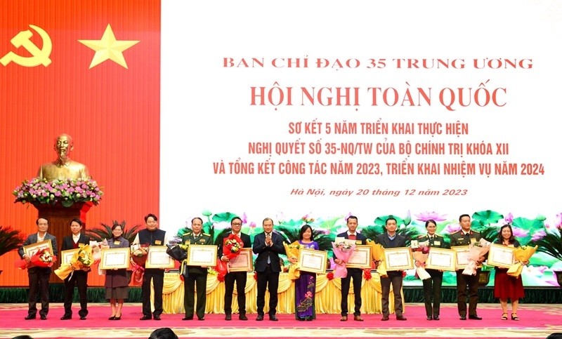 Tăng cường bảo vệ nền tảng tư tưởng của Đảng, đấu tranh phản bác quan điểm sai trái, thù địch