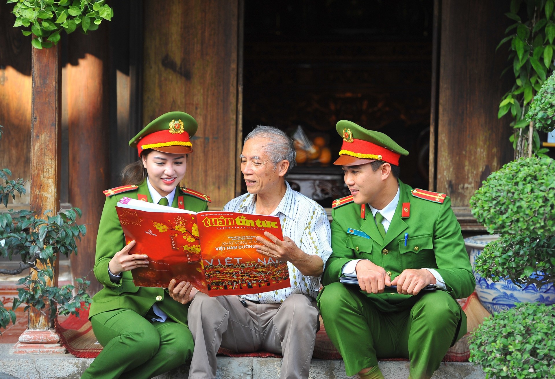 Phát huy sức mạnh to lớn của nhân dân trong sự nghiệp bảo vệ an ninh quốc gia, bảo đảm trật tự, an toàn xã hội trong bối cảnh mới Phát huy sức mạnh to lớn của nhân dân trong sự nghiệp bảo vệ an ninh quốc gia, bảo đảm trật tự, an toàn xã hội trong bối cảnh mới