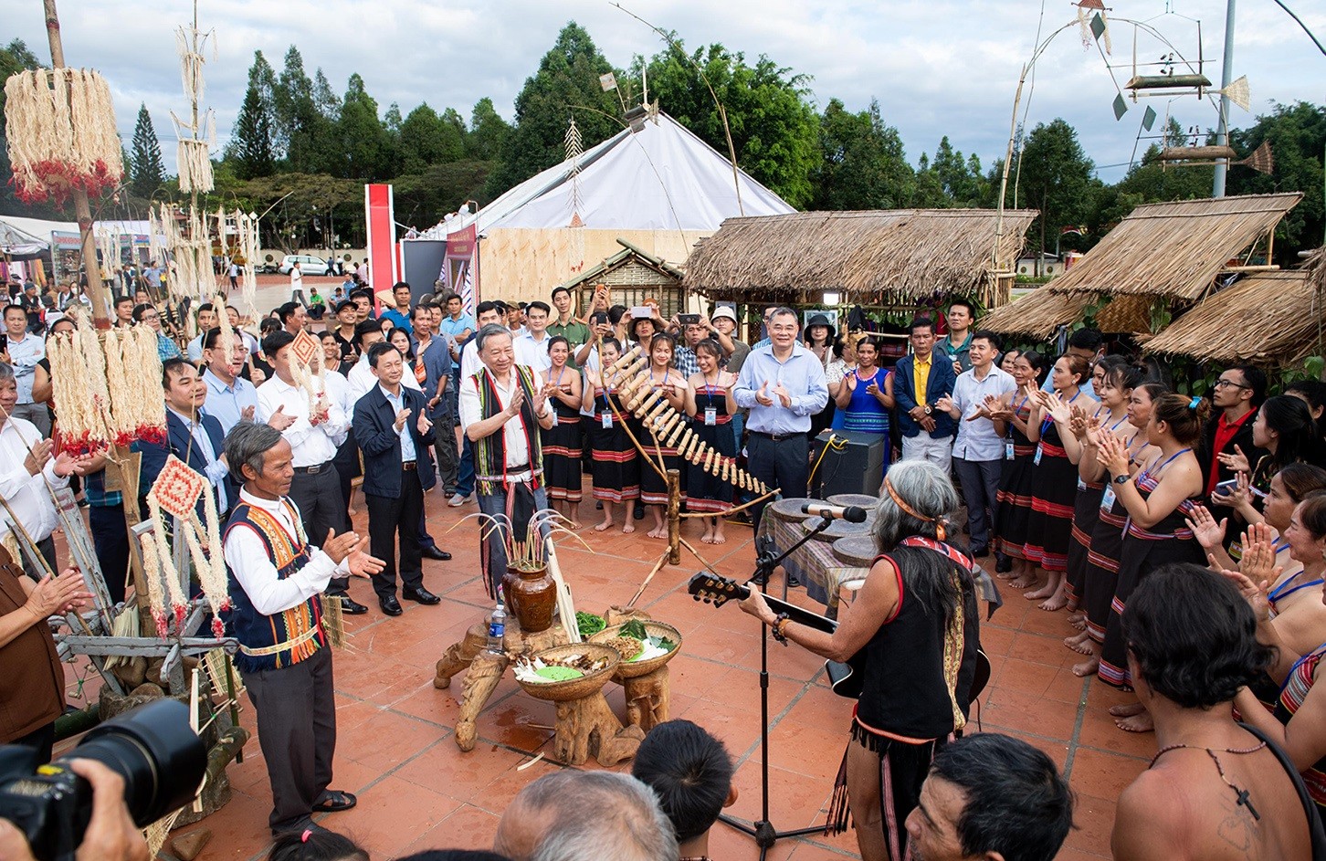 Phát huy sức mạnh to lớn của nhân dân trong sự nghiệp bảo vệ an ninh quốc gia, bảo đảm trật tự, an toàn xã hội trong bối cảnh mới Phát huy sức mạnh to lớn của nhân dân trong sự nghiệp bảo vệ an ninh quốc gia, bảo đảm trật tự, an toàn xã hội trong bối cảnh mới