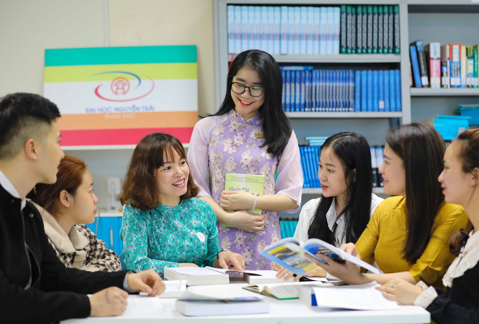 Vai trò của giảng viên lý luận chính trị ở các trường đại học trong việc phản bác các luận điệu xuyên tạc, sai trái về Chủ tịch Hồ Chí Minh