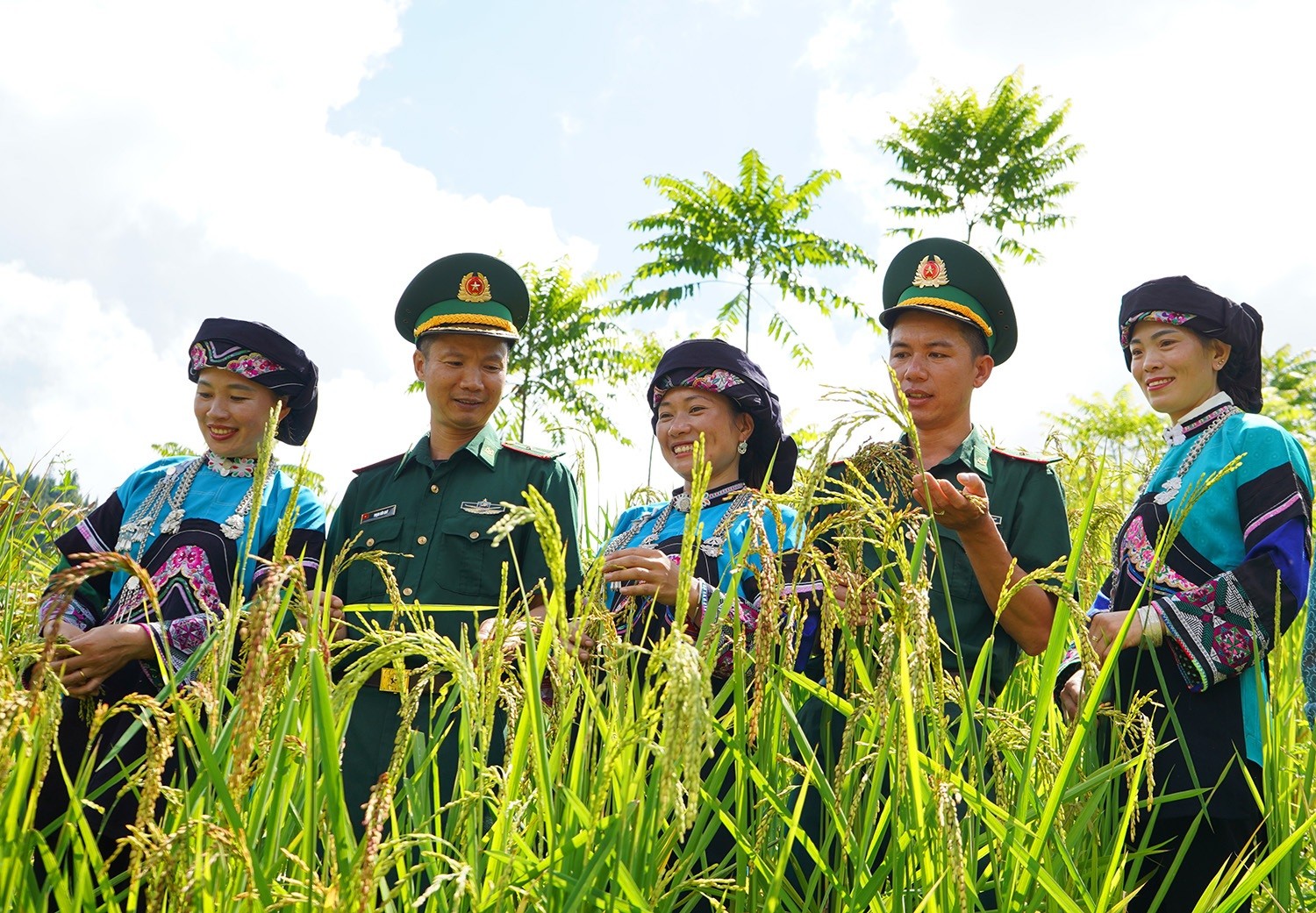 Tiếp tục phát huy truyền thống, sức mạnh đại đoàn kết toàn dân tộc trong bối cảnh mới