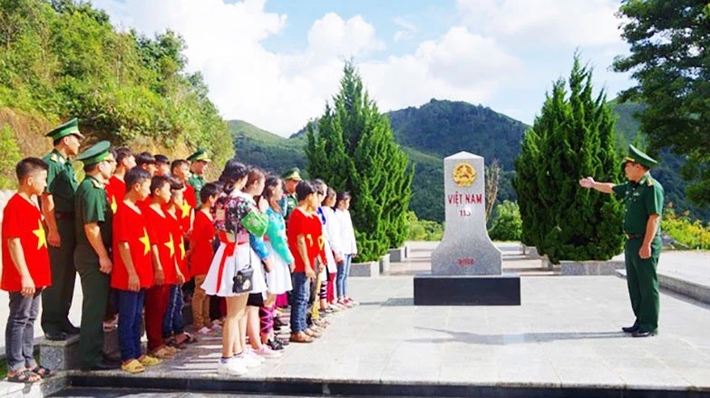 Kiên quyết đấu tranh với các quan điểm sai trái, thù địch