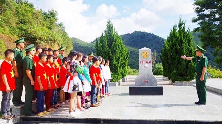 Kiên quyết đấu tranh với các quan điểm sai trái, thù địch