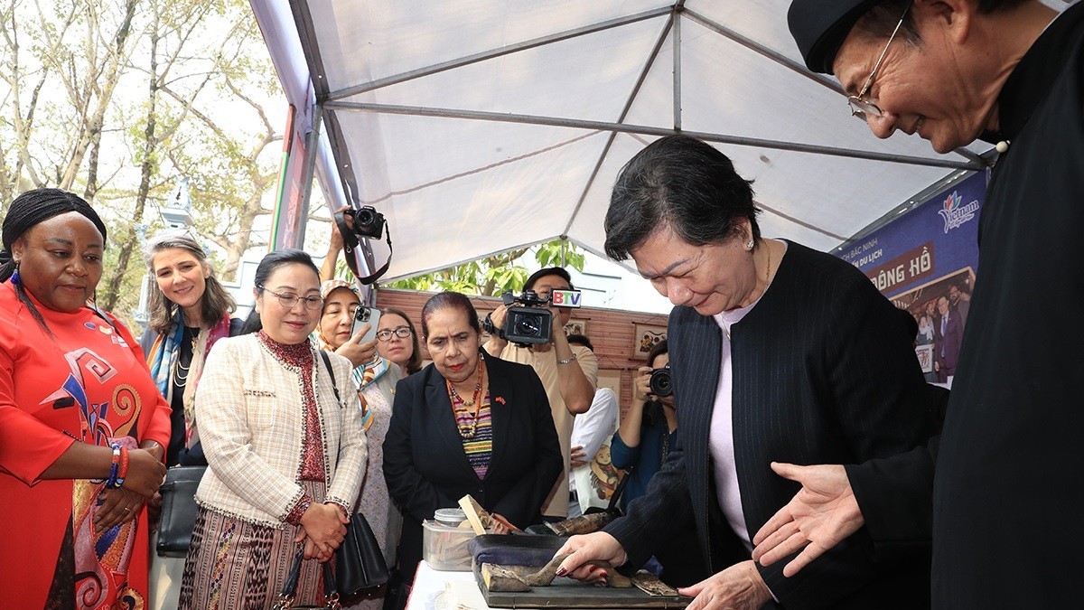 Phát huy sức mạnh nhân dân trong công tác đối ngoại của Đảng và Nhà nước Việt Nam hiện nay