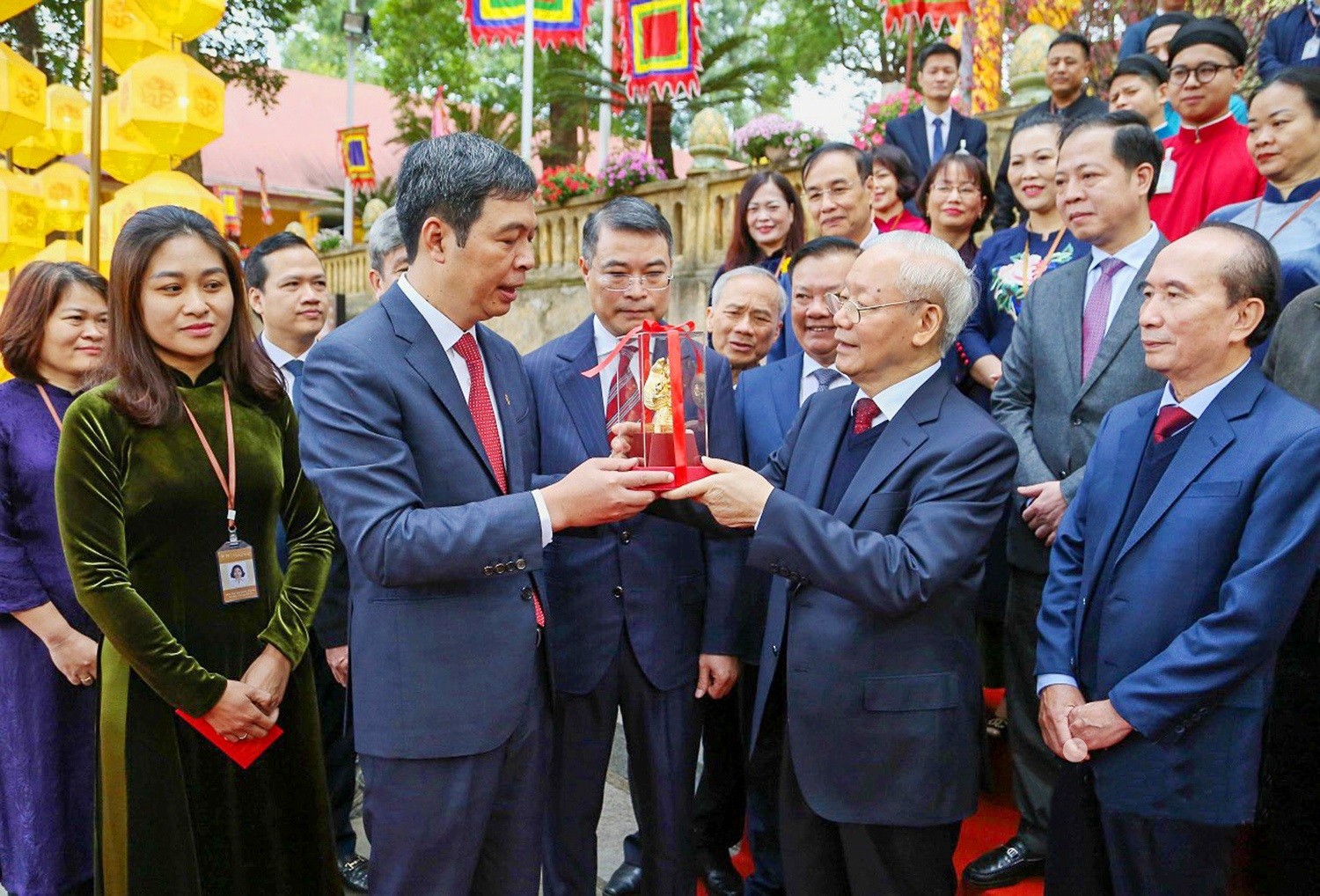 Các hình thức biểu hiện của văn hóa trong chính trị Các hình thức biểu hiện của văn hóa trong chính trị