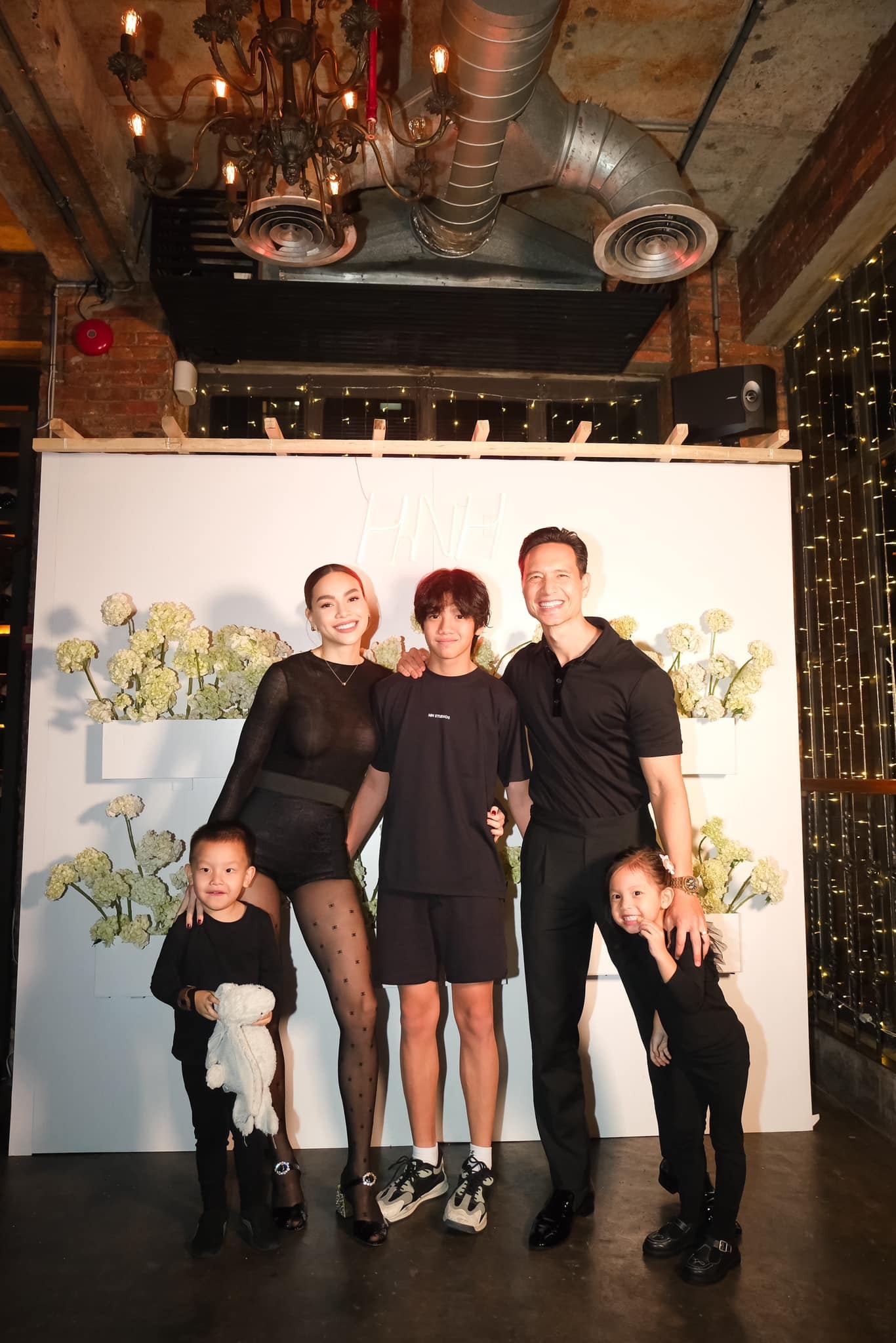 Khoảnh khắc Kim Lý bên cạnh Subeo gây chú ý Khoảnh khắc Kim Lý bên cạnh Subeo gây chú ý