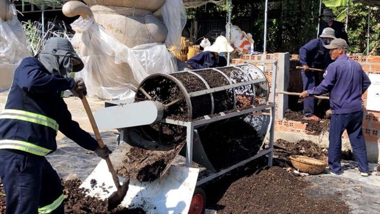 Nhân rộng mô hình phân loại và ủ rác hữu cơ thành phân bón tại Phú Yên