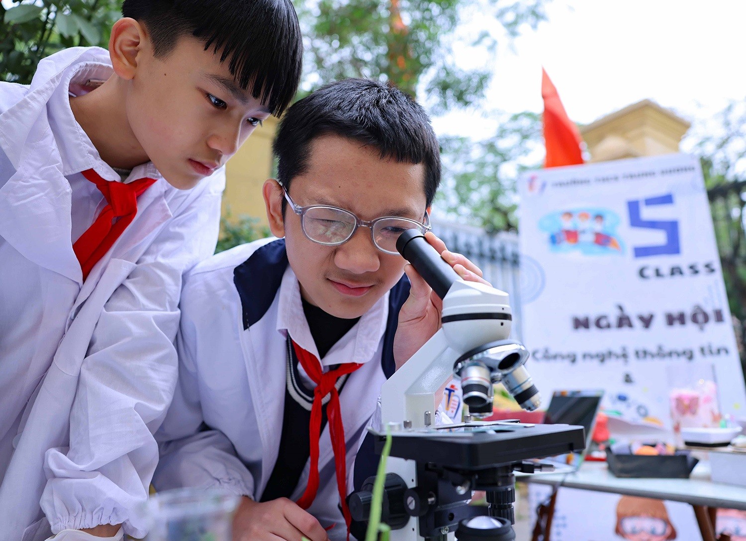 Học sinh tham gia hoạt động trải nghiệm, sáng tạo _Nguồn: TTXVN Học sinh tham gia hoạt động trải nghiệm, sáng tạo _Nguồn: TTXVN