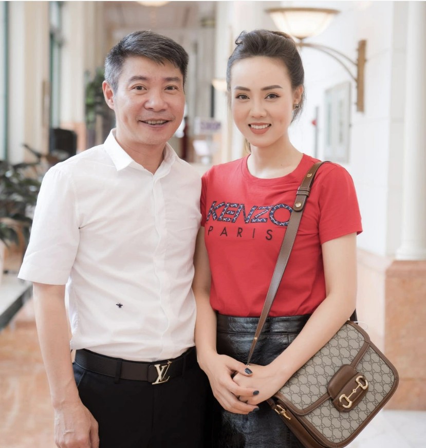 NSND Công Lý bị chỉ trích vì "nâng ly" sau đột quỵ, vợ trẻ lên tiếng