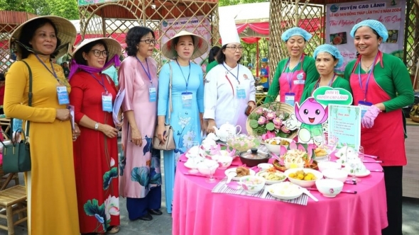 Lễ hội Sen Đồng Tháp thu hút trên 200.000 lượt khách