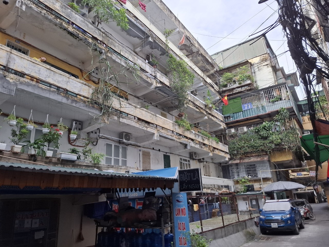 Sau chung cư, giá nhà tập thể cũ "nhảy múa"