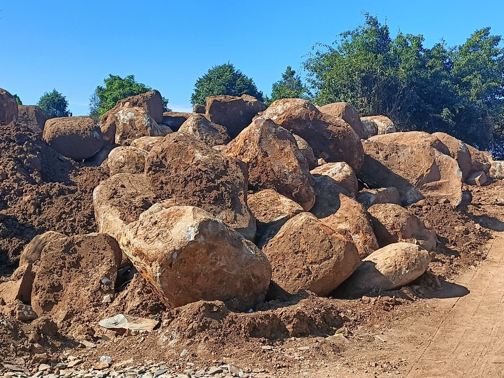 Gia Lai: Ngăn chặn việc lợi dụng cải tạo đất để khai thác khoáng sản trái phép Gia Lai: Ngăn chặn việc lợi dụng cải tạo đất để khai thác khoáng sản trái phép