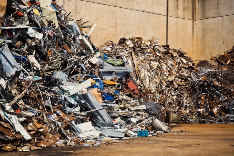 Phế liệu phải tạm ngừng kinh doanh tạm nhập, tái xuất, chuyển khẩu Phế liệu phải tạm ngừng kinh doanh tạm nhập, tái xuất, chuyển khẩu