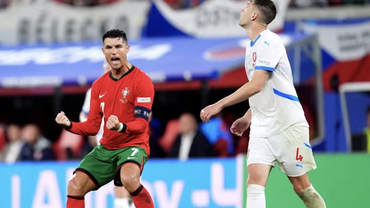 Các cầu thủ Bồ Đào Nha hoài nghi về Ronaldo