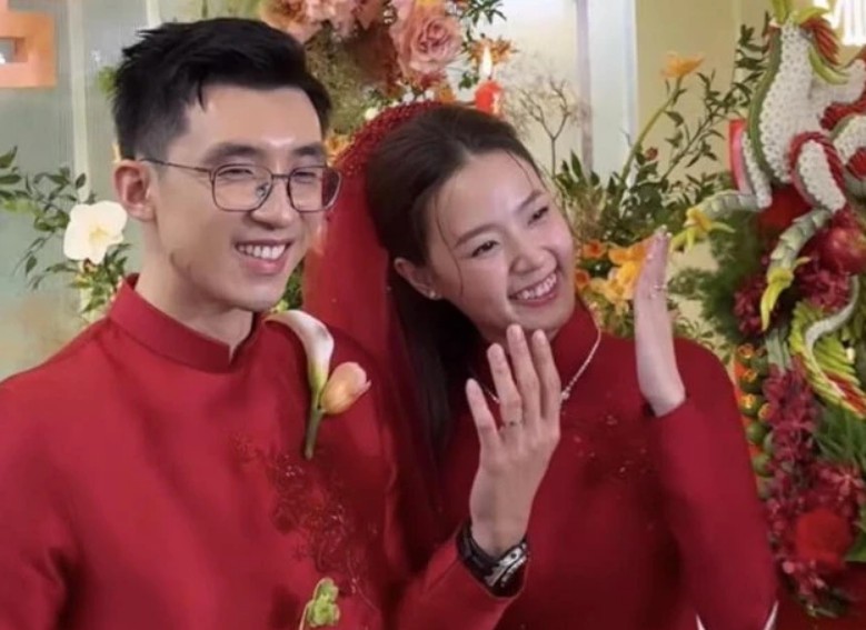 Midu tổ chức lễ gia tiên với thiếu gia Nhựa Duy Tân Midu tổ chức lễ gia tiên với thiếu gia Nhựa Duy Tân