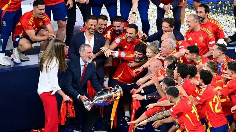 Chùm ảnh: Đội tuyển Tây Ban Nha ăn mừng cuồng nhiệt vô địch EURO 2024