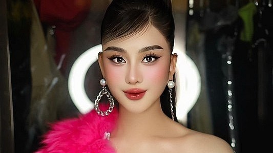 Lâm Khánh Chi mặc gợi cảm, khoe vẻ nóng bỏng bất chấp tuổi tác