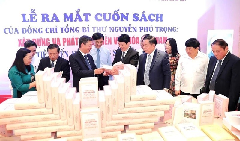 Các đồng chí lãnh đạo Đảng, Nhà nước dự Lễ ra mắt cuốn sách “Xây dựng và phát triển nền văn hóa Việt Nam tiên tiến, đậm đà bản sắc dân tộc Phần II: Những giá trị lý luận về chủ nghĩa xã hội và con đường đi lên chủ nghĩa xã hội ở Việt Nam