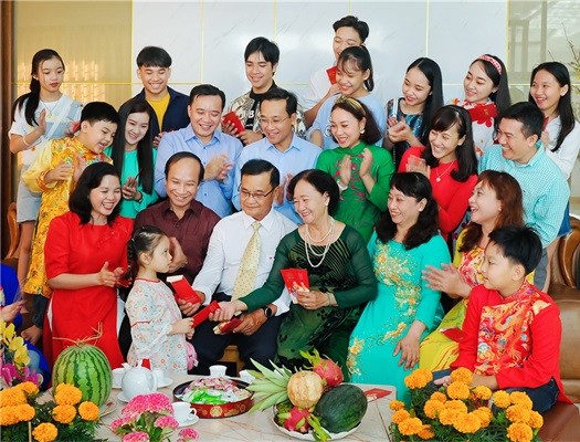 Bổ sung, làm sâu sắc hơn lý luận về xây dựng hệ giá trị quốc gia, hệ giá trị văn hóa, hệ giá trị gia đình và chuẩn mực con người Việt Nam. Ảnh minh họa: Tạp chí Tuyên giáo. Bổ sung, làm sâu sắc hơn lý luận về xây dựng hệ giá trị quốc gia, hệ giá trị văn hóa, hệ giá trị gia đình và chuẩn mực con người Việt Nam. Ảnh minh họa: Tạp chí Tuyên giáo.