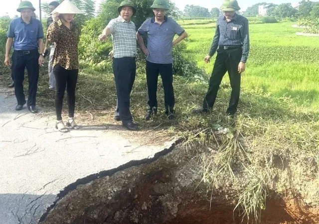 Hà Nội: Sập cống tiêu úng ảnh hưởng nghiêm trọng đê Hữu Cầu Hà Nội: Sập cống tiêu úng ảnh hưởng nghiêm trọng đê Hữu Cầu